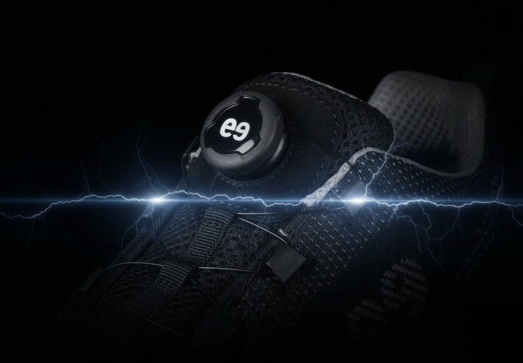 Cierre rápido Spinfast en calzado de seguridad profesional